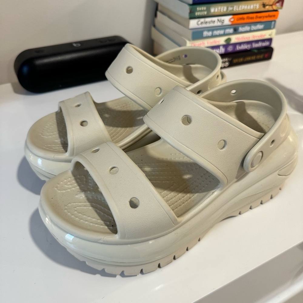 Platform Crocs - size 6